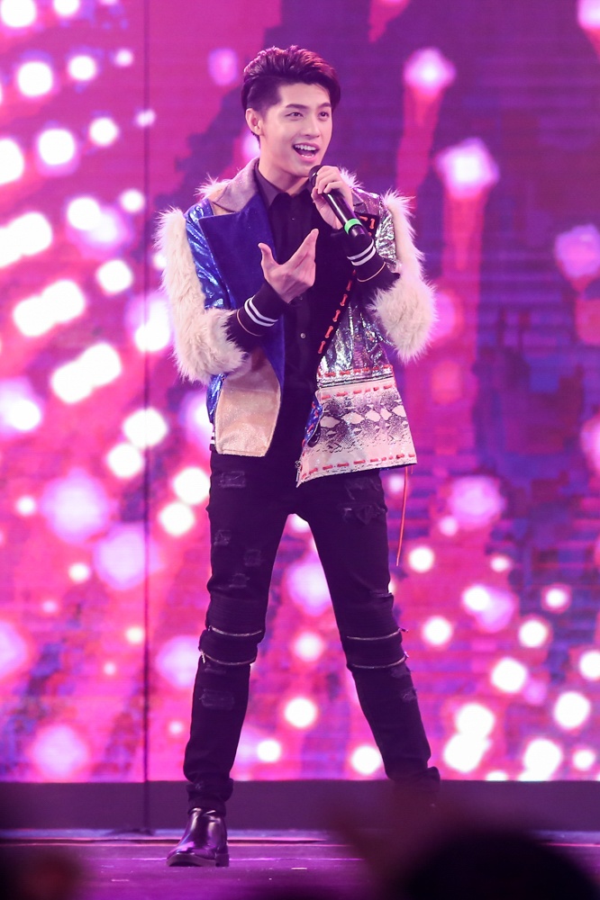 Noo Phuoc Thinh,  Toc Tien toa sang trong dem nhac anh 3