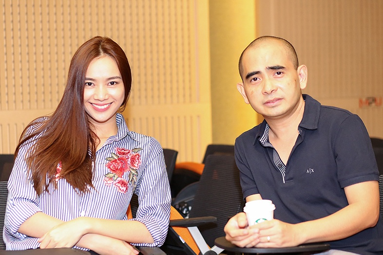 Duc Tri triu men nhin Truong Kieu Diem tap hat anh 2