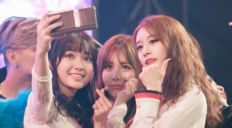 Jang Mi, Ha Linh selfie cung T-ara trong dem nhac hinh anh