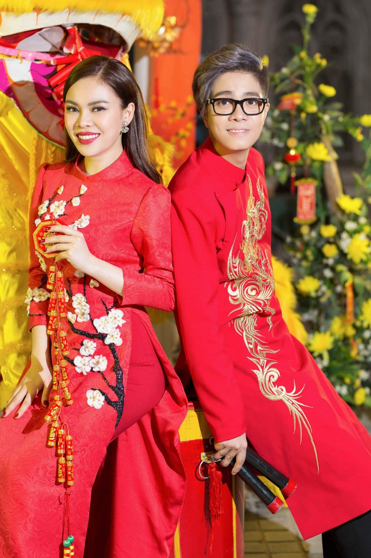 Bùi Anh Tuấn cùng Giang Hồng Ngọc tưng bừng đón Tết ảnh 8 Bui Anh Tuan cung Giang Hong Ngoc tung bung don Tet anh 8