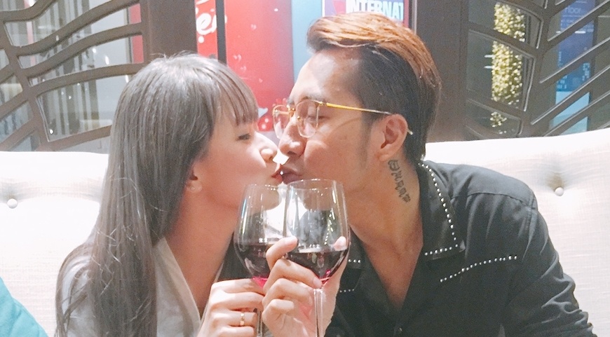 OnlyC khoa moi vo 9X ky niem 2 nam ngay cuoi hinh anh