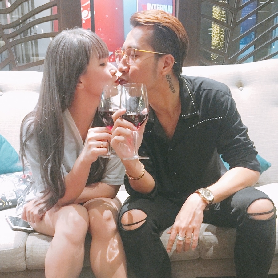 vo chong OnlyC ky niem 2 nam ngay cuoi anh 2