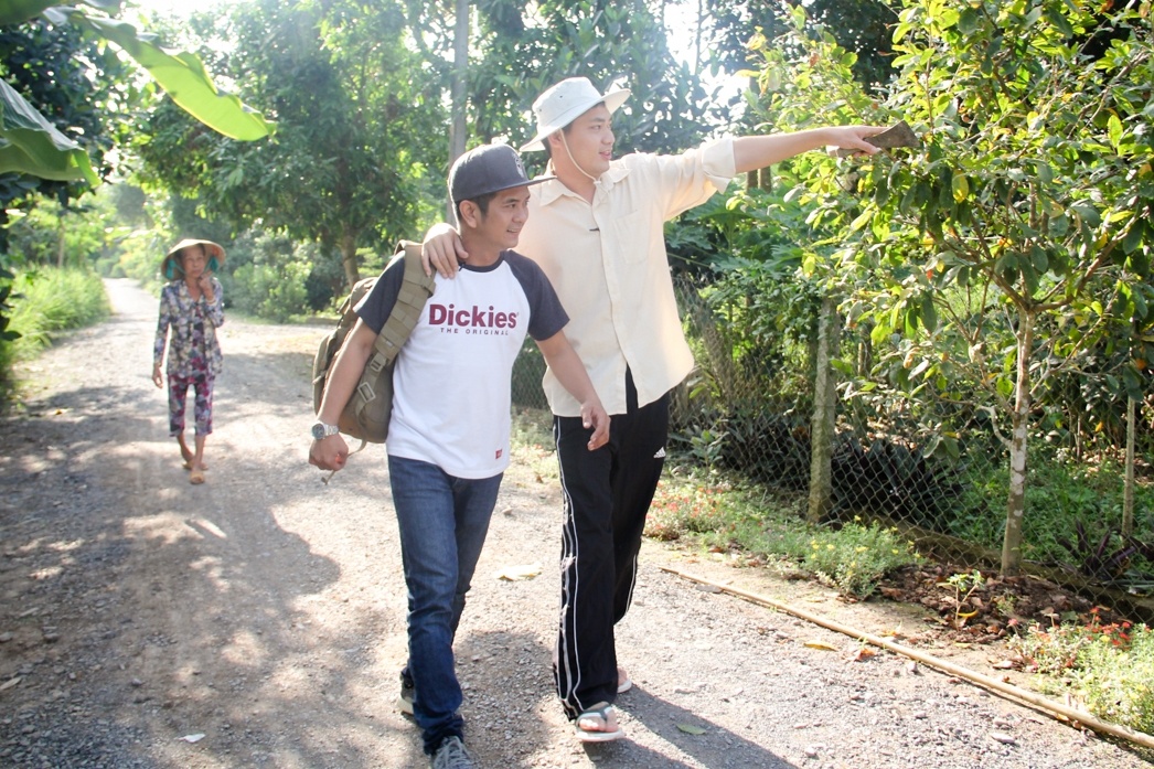 Minh Luan ru Hung Thuan ve que an Tet anh 1