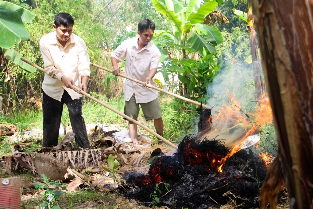 Minh Luan ru Hung Thuan ve que an Tet anh 4