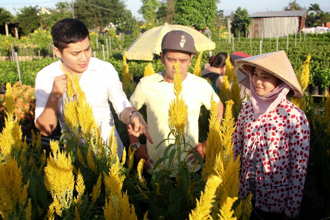 Minh Luan ru Hung Thuan ve que an Tet anh 7