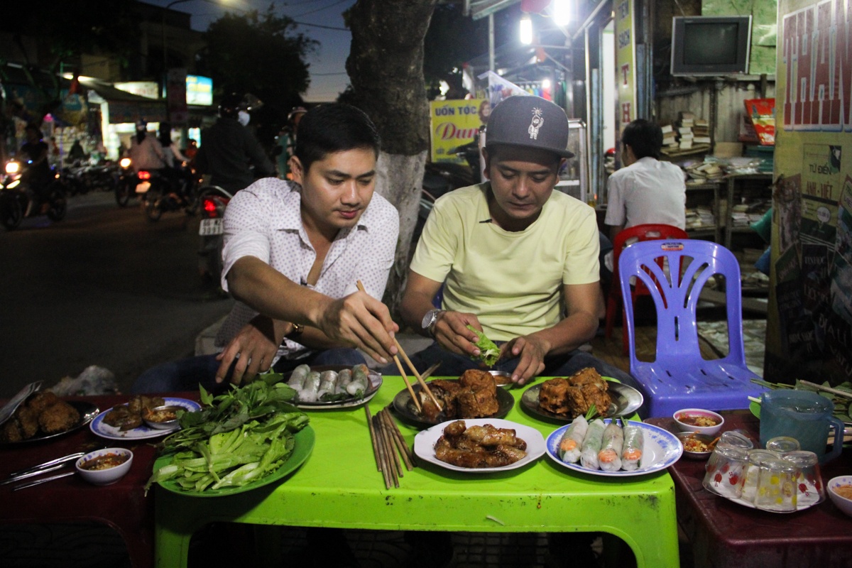 Minh Luan ru Hung Thuan ve que an Tet anh 8