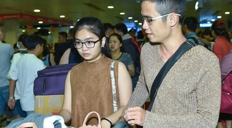 Thien Nhan ra san bay tu 4h sang de ve que vi so ket xe hinh anh