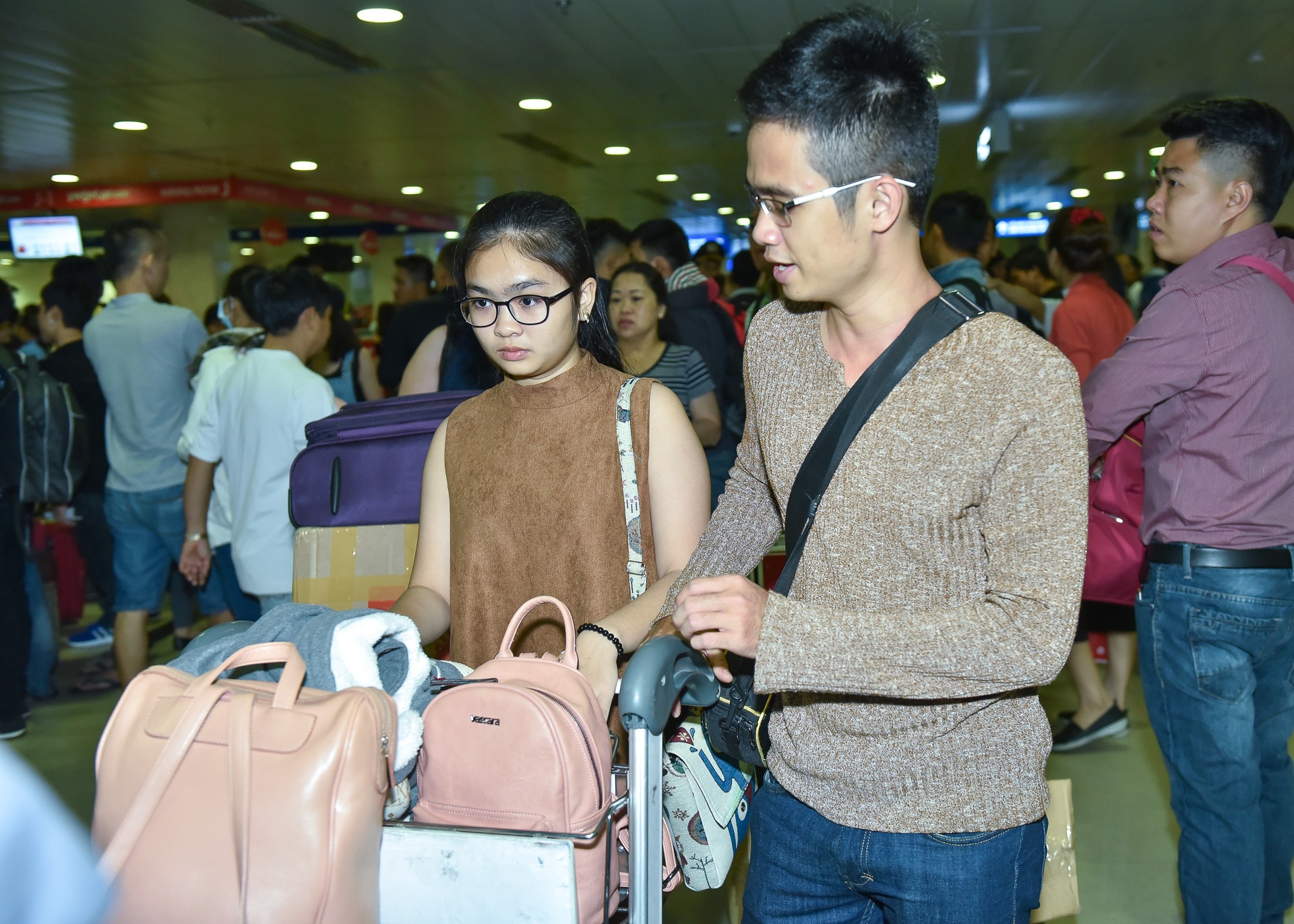 Thien Nhan ve que luc 4h sang de tranh ket xe anh 1