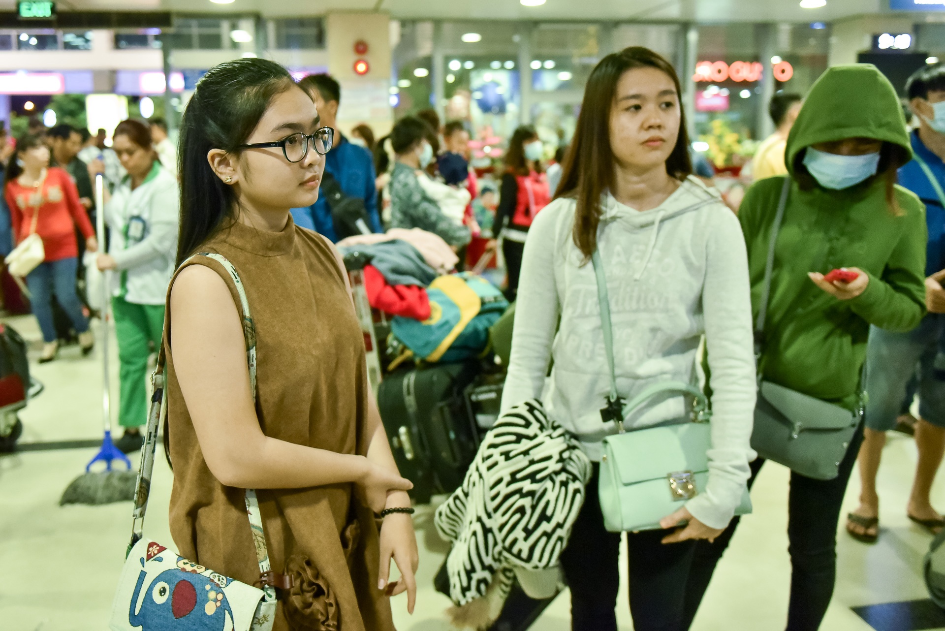 Thien Nhan ve que luc 4h sang de tranh ket xe anh 4