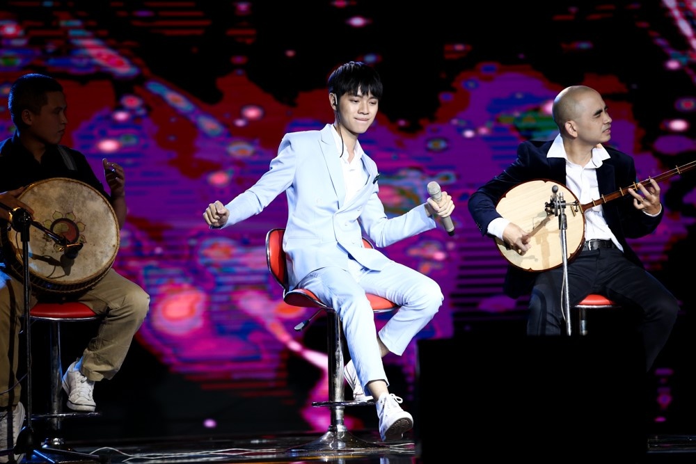 Cao Bá Hưng thích song ca cùng Sơn Tùng M-TP ảnh 2 Cao Ba Hung thich song ca cung Son Tung M-TP anh 2