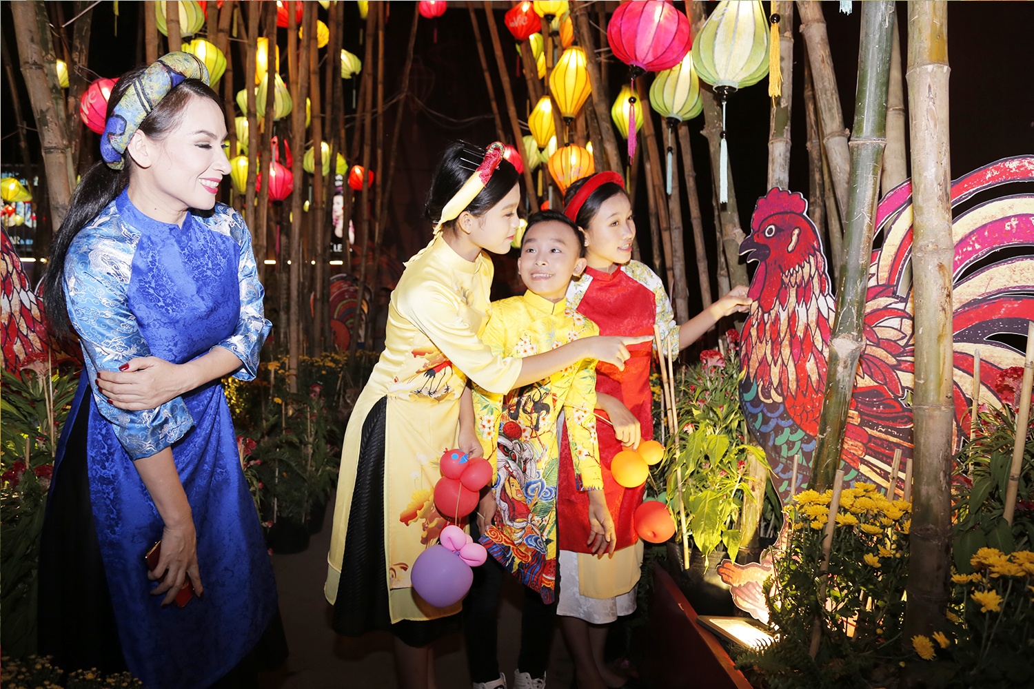 Phi Nhung dan con nuoi di dao pho ong do anh 6