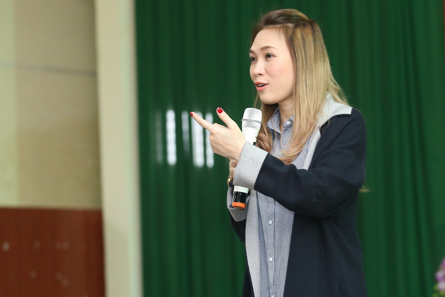 My Tam trao qua Tet cho ba con ngheo Quang Nam anh 3