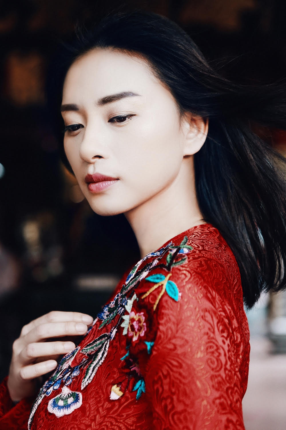 Ngo Thanh Van hut hon trong trang phuc ao dai truyen thong anh 3