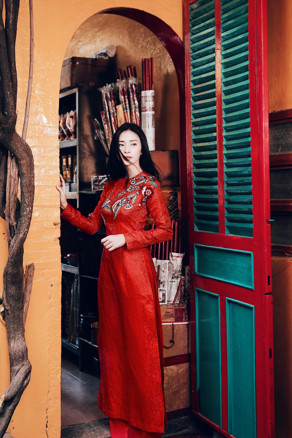 Ngo Thanh Van hut hon trong trang phuc ao dai truyen thong anh 4