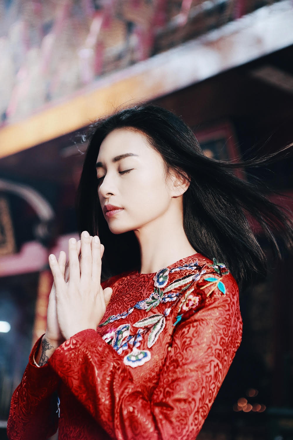 Ngo Thanh Van hut hon trong trang phuc ao dai truyen thong anh 5