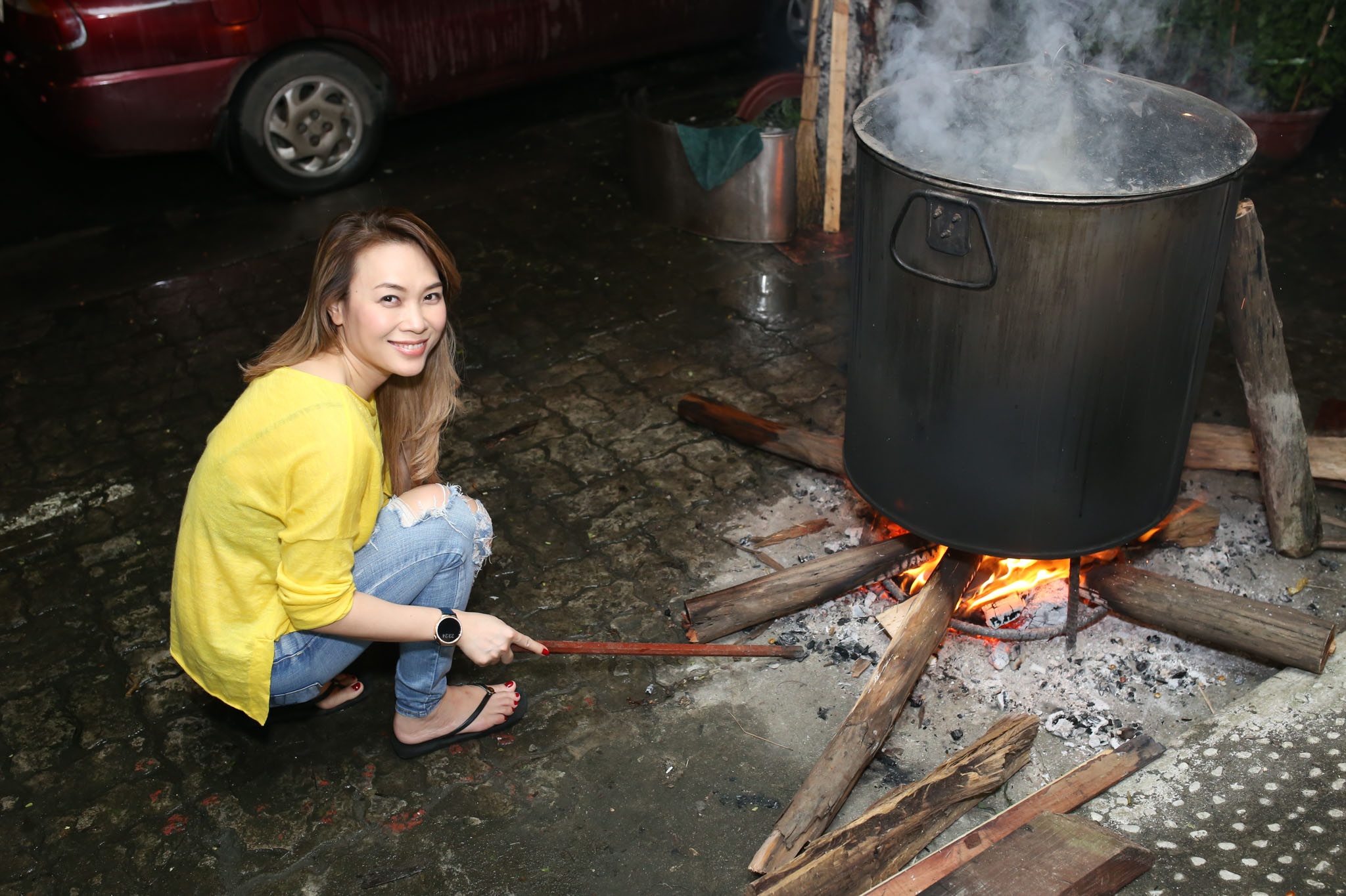 My Tam thuc dem nau banh tet anh 2