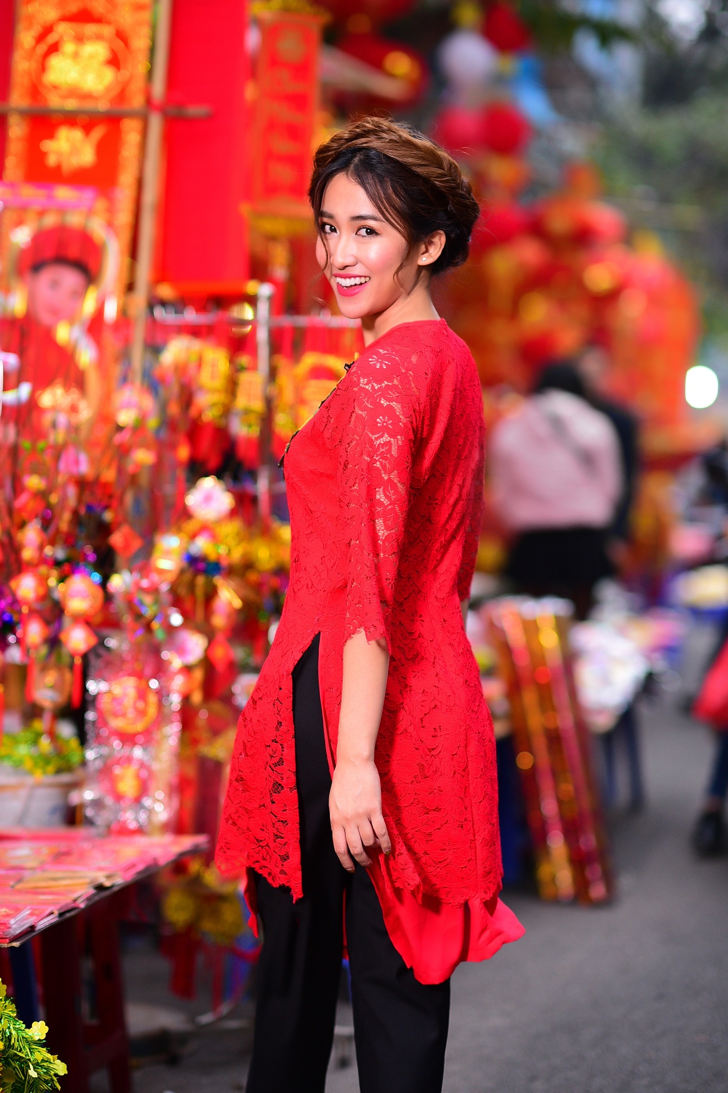 DJ Trang Moon lot xac nu tinh voi ao dai anh 9