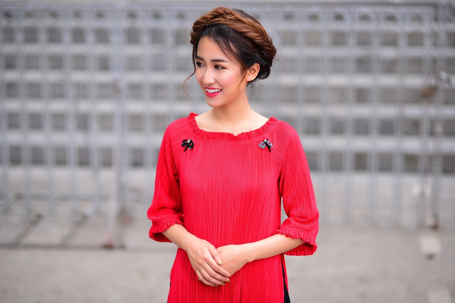DJ Trang Moon lot xac nu tinh voi ao dai anh 1