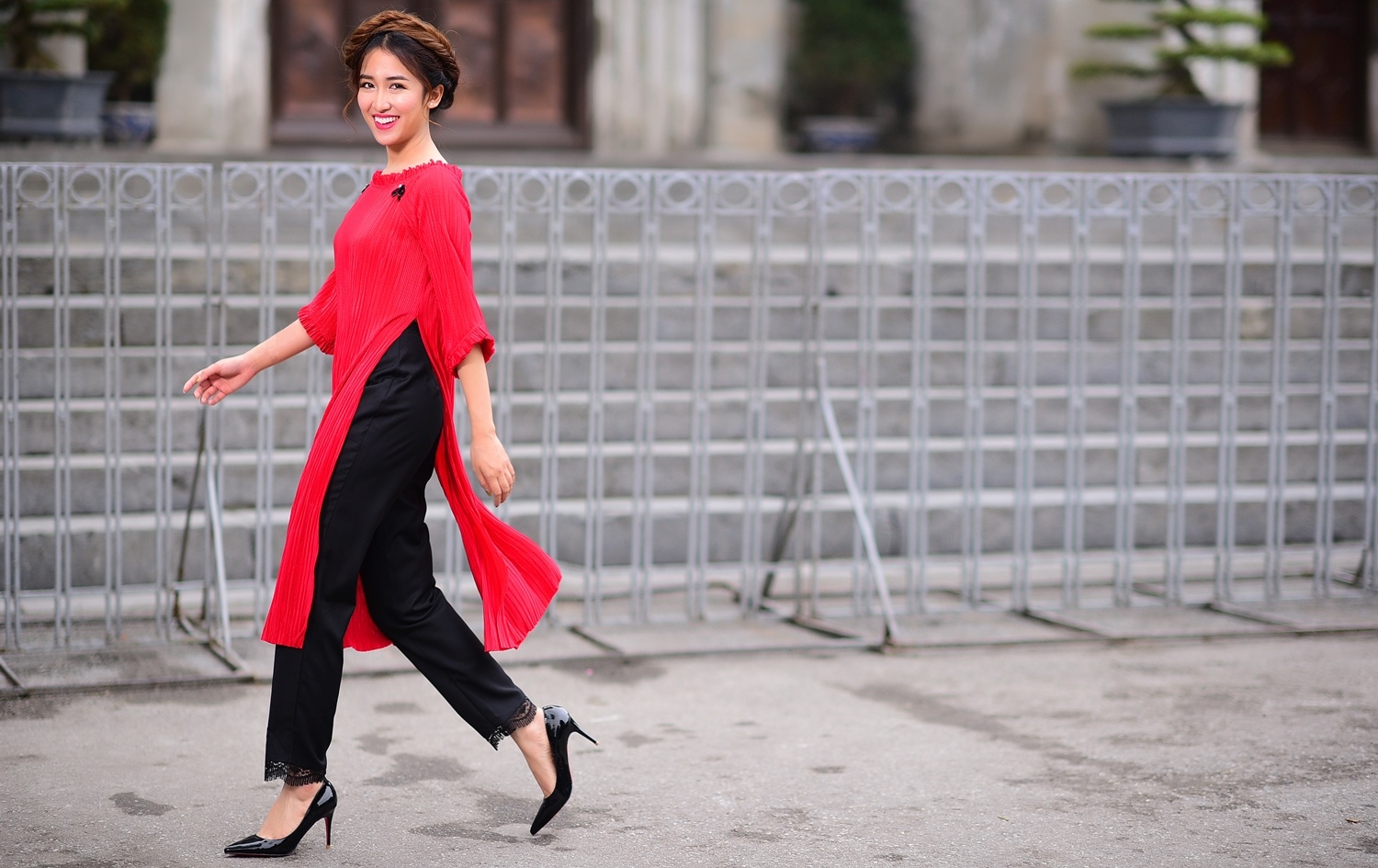 DJ Trang Moon lot xac nu tinh voi ao dai anh 2