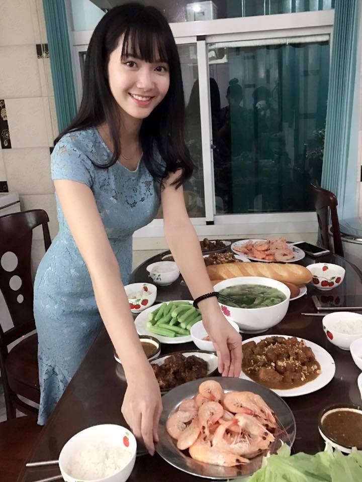 Hot girl bolero bi antifan mang chan dai,  nao ngan anh 4