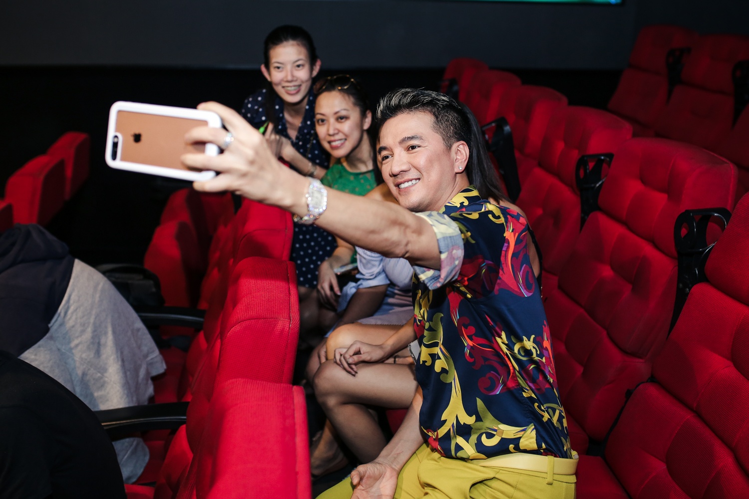 Ra mat MV Cau chuyen lam quen cua Quoc Thien anh 2