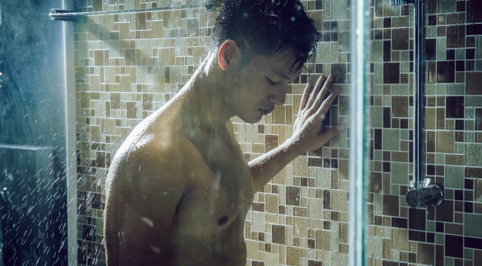 Duc Tuan tung MV gay tranh cai ve tinh dong gioi hinh anh