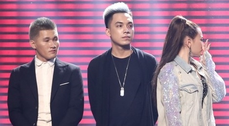 Thu Thuy khoc vi bat ngo bi loai som tai The Remix hinh anh