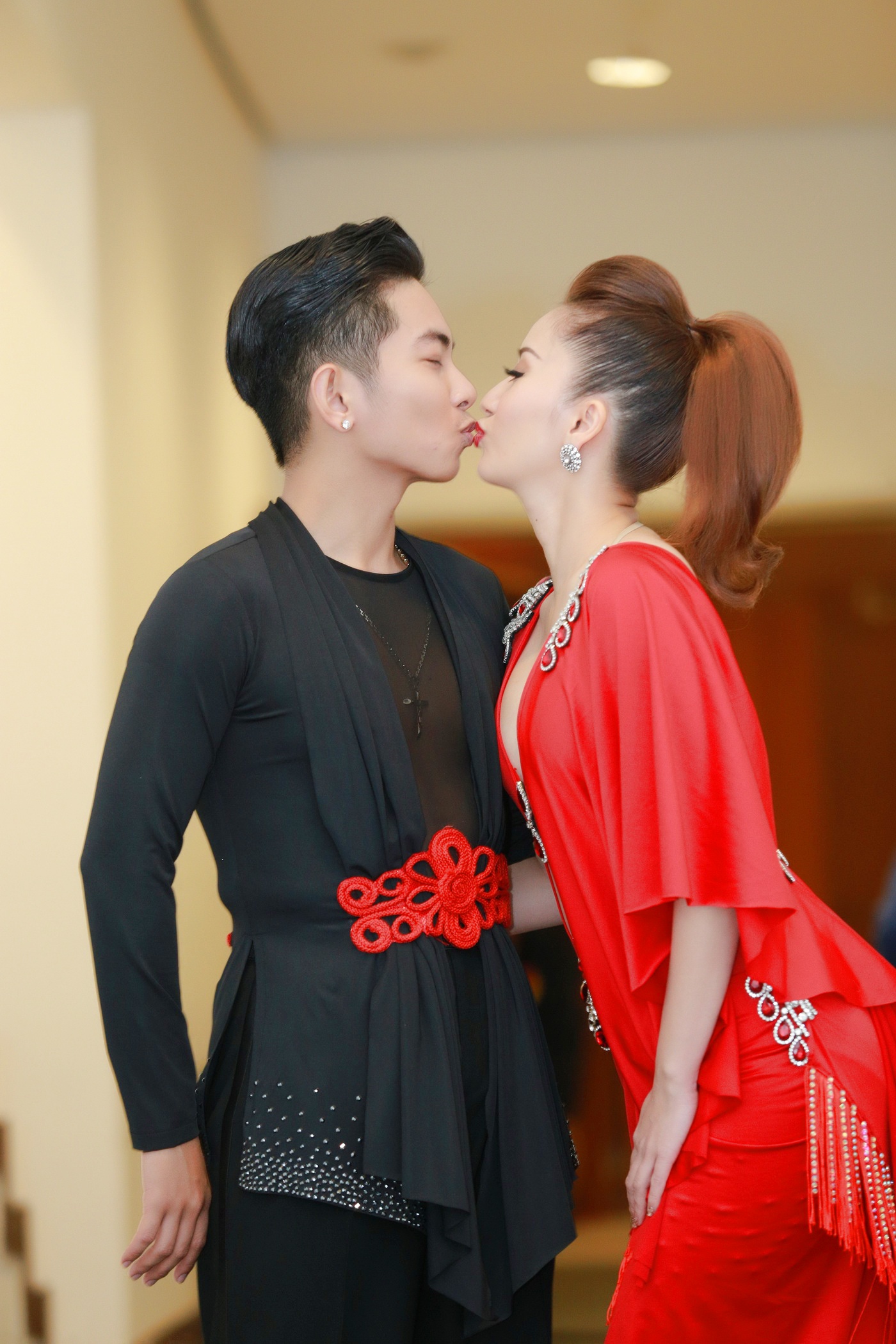 Khanh Thi cham soc Phan Hien anh 4