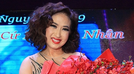 Y Lan bac bo tin ly hon, khang dinh van hanh phuc ben chong hinh anh