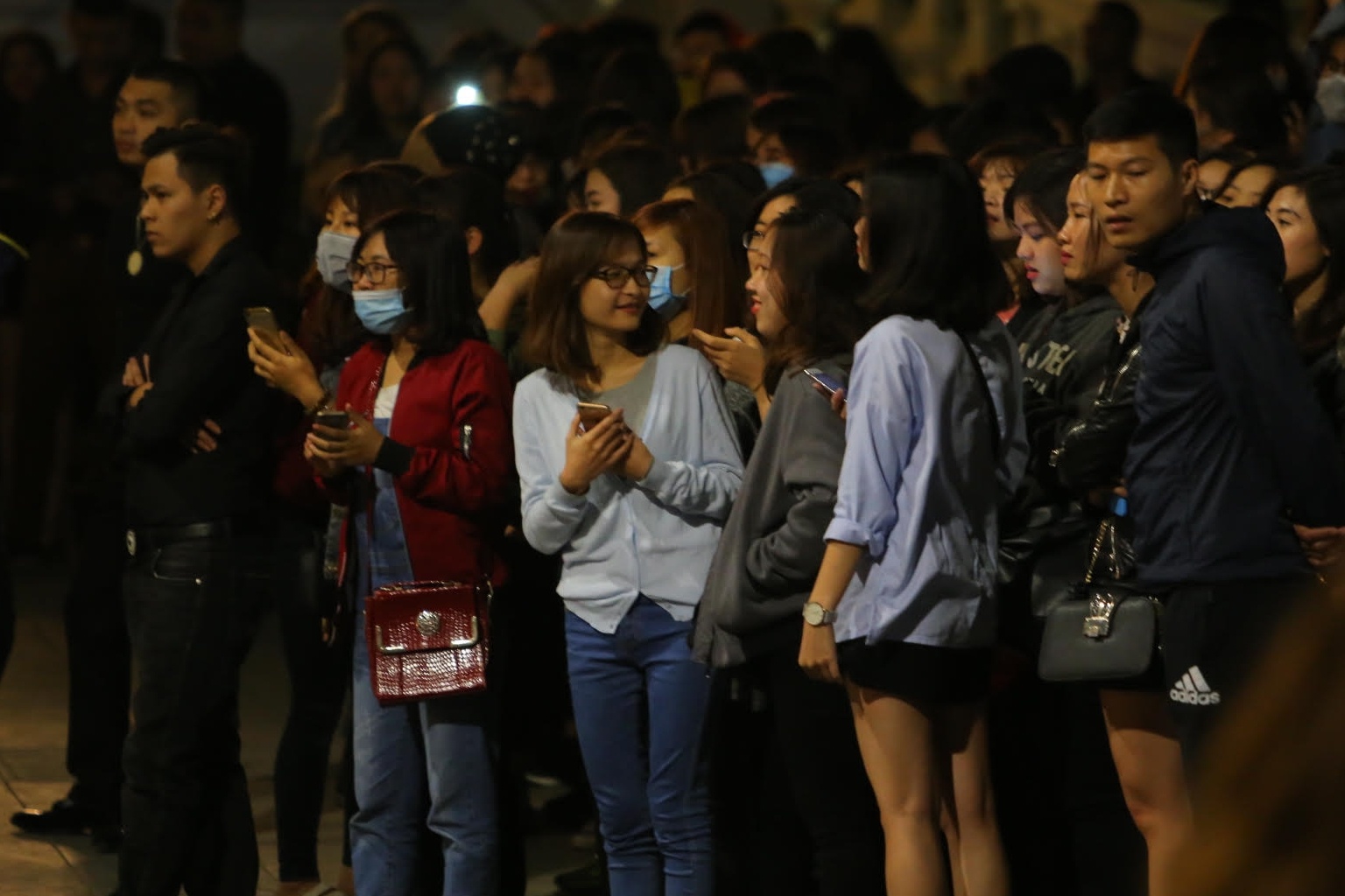 Ve si dung dui cui de giai toa dam dong cho Seungri hinh anh