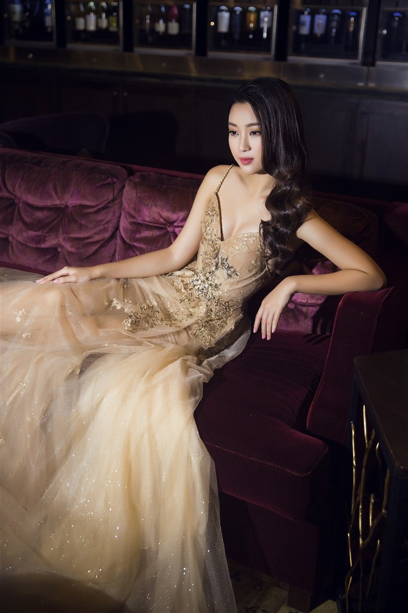 Hoa hau My Linh,  A hau Thanh Tu chup anh tren du thuyen anh 5