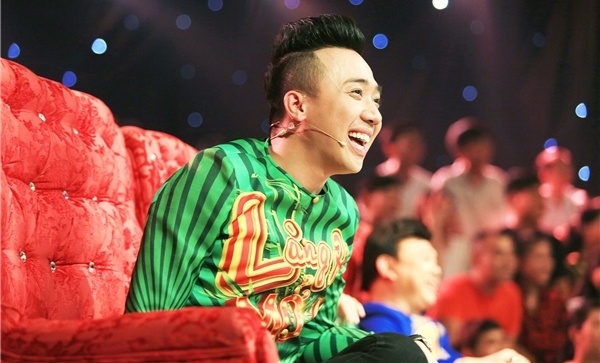 Tran Thanh ngoi ghe nong vi so thich cua ba xa Hari Won hinh anh