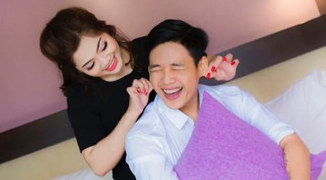 'Hot boy tra sua' tinh cam ben vo trong anh cuoi hinh anh