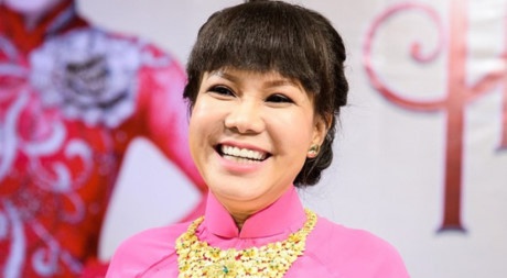 Clip Viet Huong dien tho tuc khien danh ca Huong Lan bo ve hinh anh