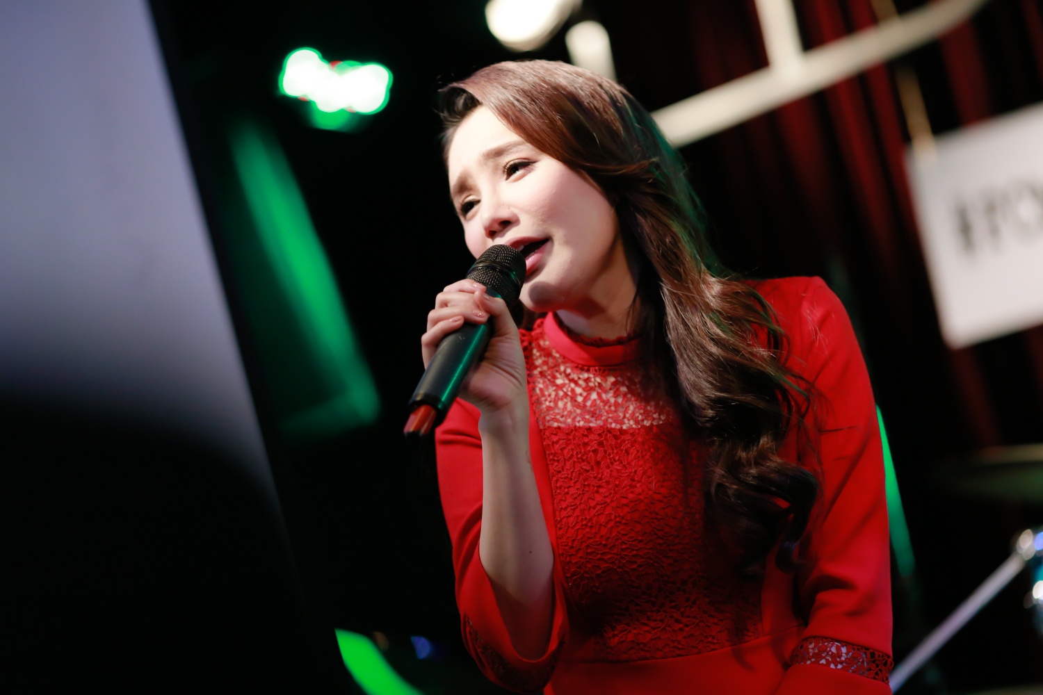 Hồ Quỳnh Hương họp fan ở Sài Gòn ảnh 2 Ho Quynh Huong hop fan o Sai Gon anh 2