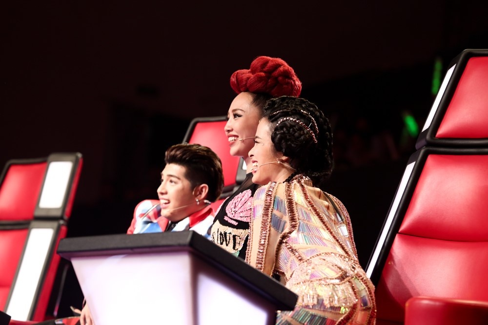 Nam thi sinh Tung Anh hat 'Mong anh ve' bang giong nu hinh anh