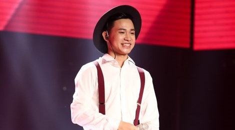 Giong ca phi gioi tinh khien HLV The Voice ra suc gianh giat hinh anh