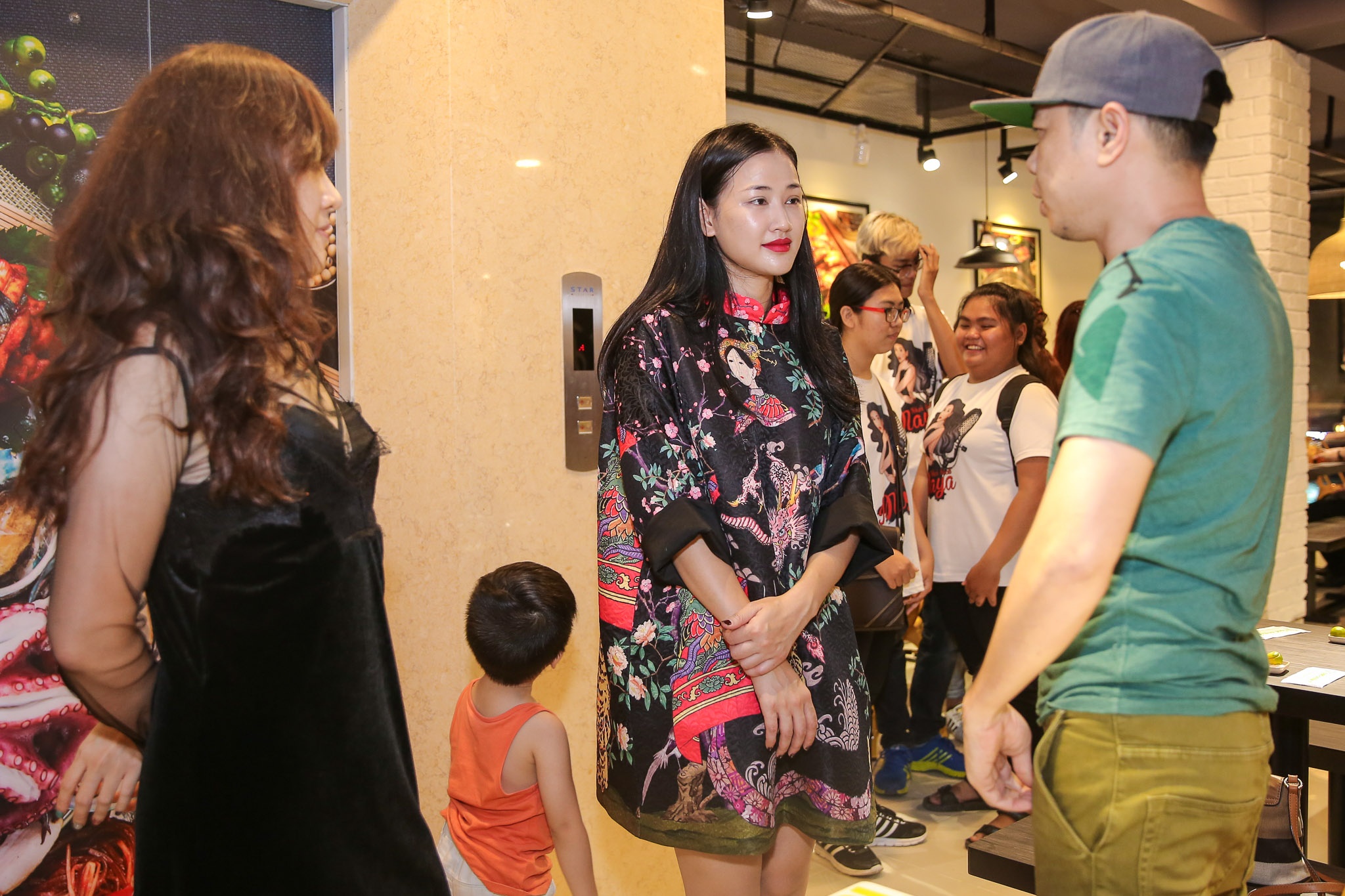 Thai Hoa va vo con anh 1