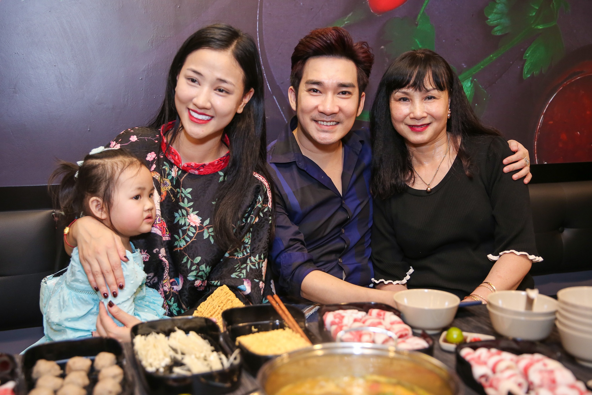 Thai Hoa va vo con anh 7