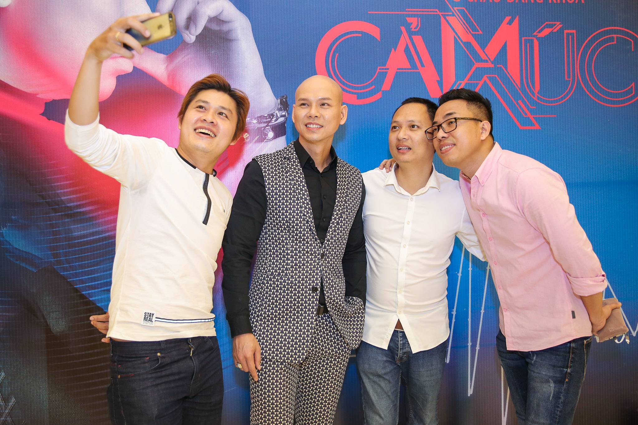 Phan Dinh Tung ky niem ngay cuoi anh 8