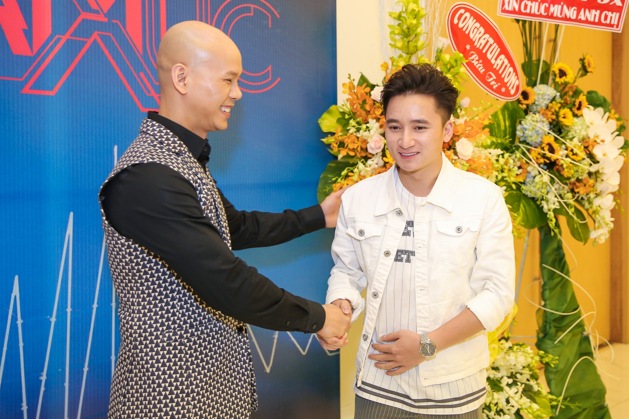 Phan Dinh Tung ky niem ngay cuoi anh 9