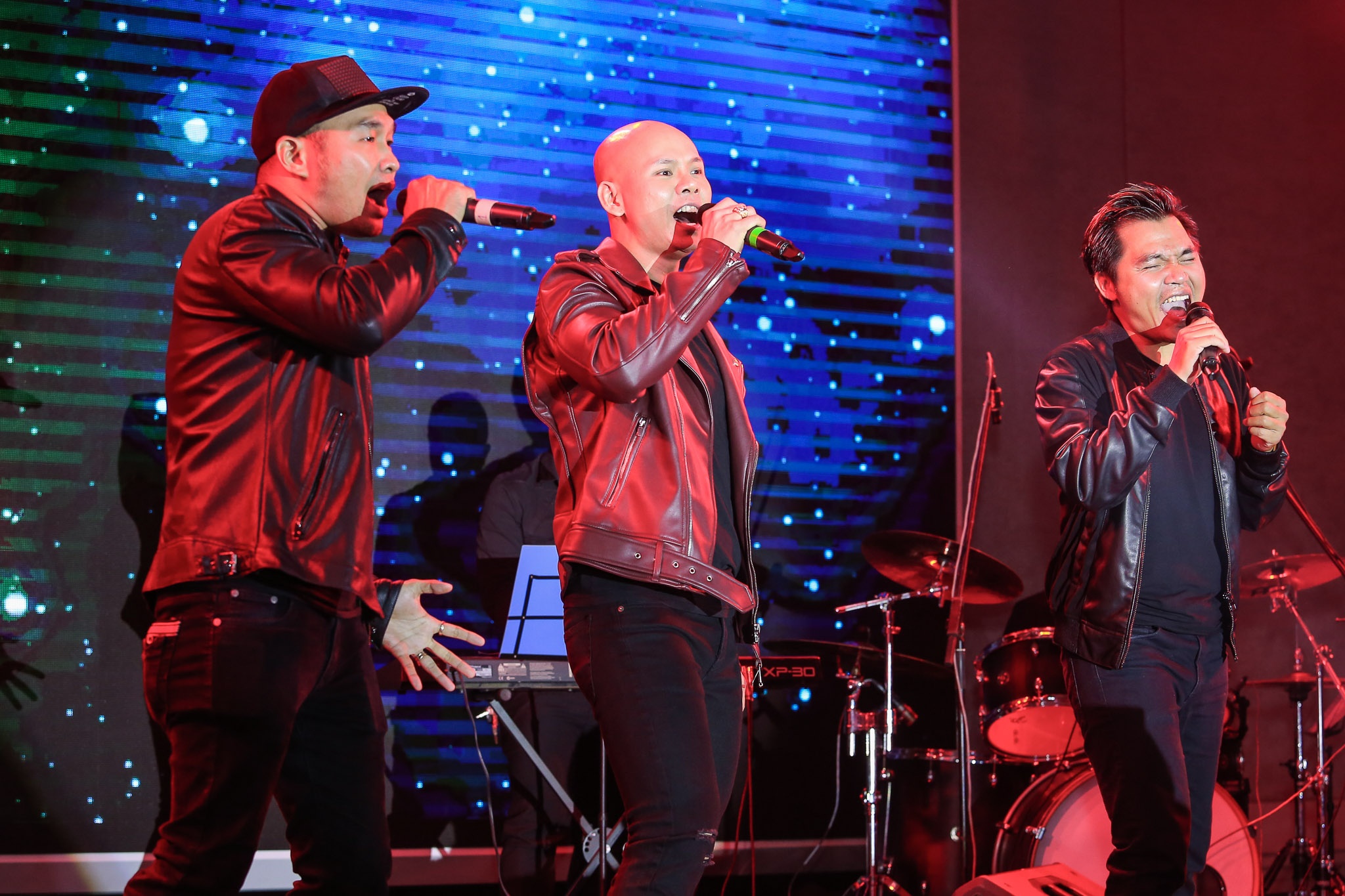 Phan Dinh Tung ky niem ngay cuoi anh 6