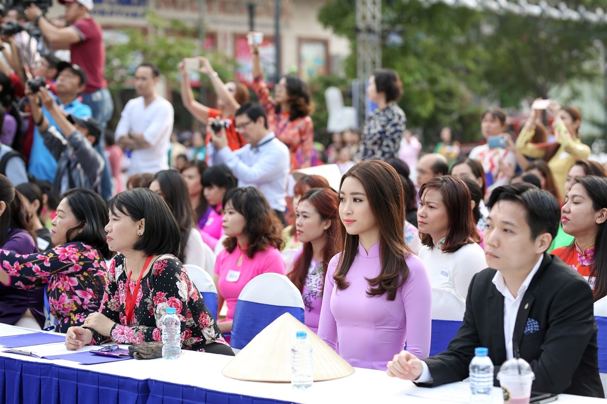 Hoa hậu Mỹ Linh Lễ hội áo dài ảnh 5 Hoa hau My Linh Le hoi ao dai anh 5