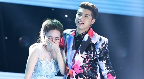Hot girl The Voice bat khoc tren san khau khi hat tang me bi ung thu hinh anh