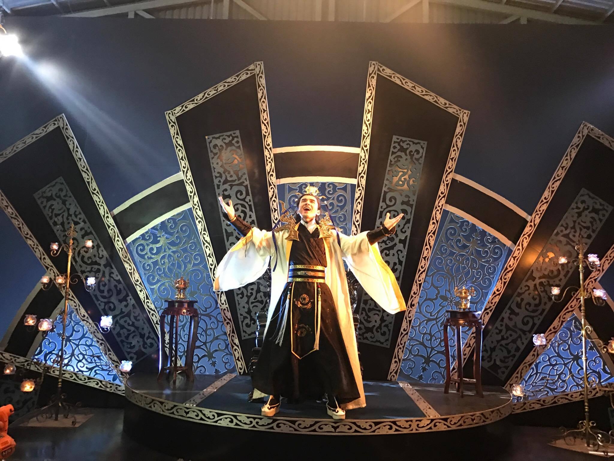 Dan Truong ra mat MV co trang Thien Tu anh 2