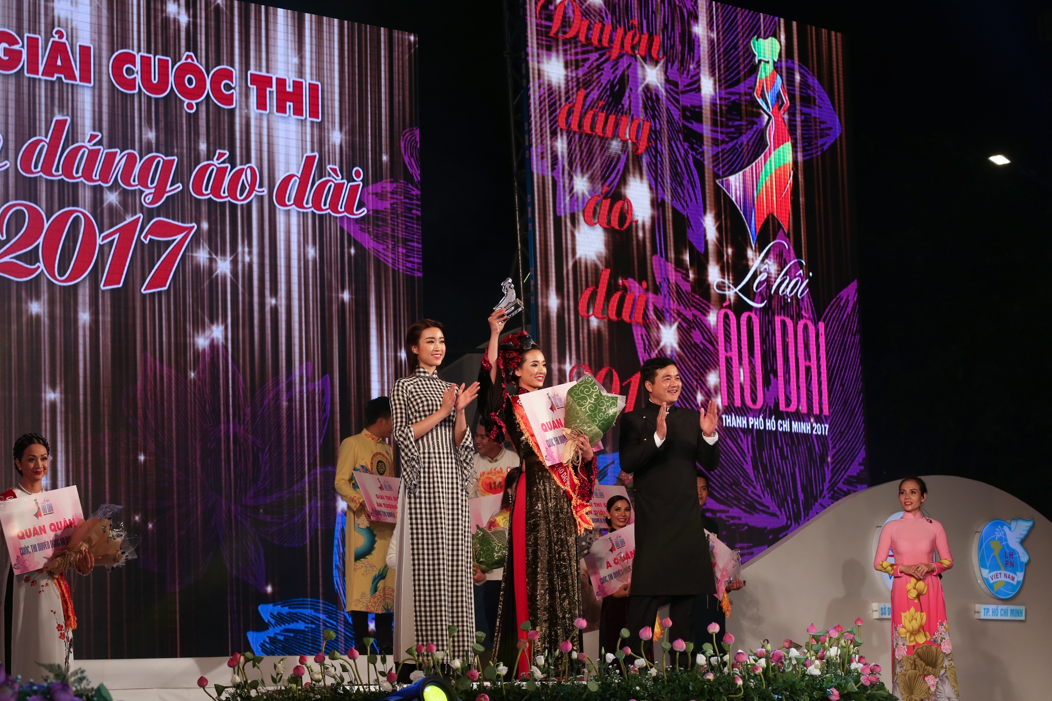 Hoa hau My Linh cham thi Duyen dang ao dai anh 4