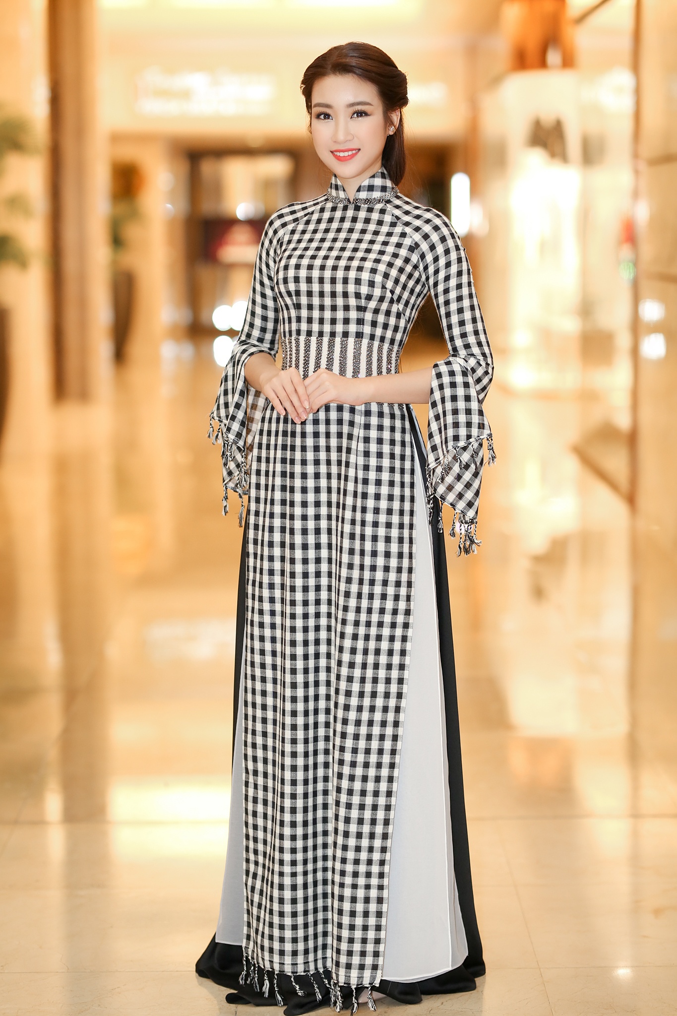 Hoa hau My Linh cham thi Duyen dang ao dai anh 5