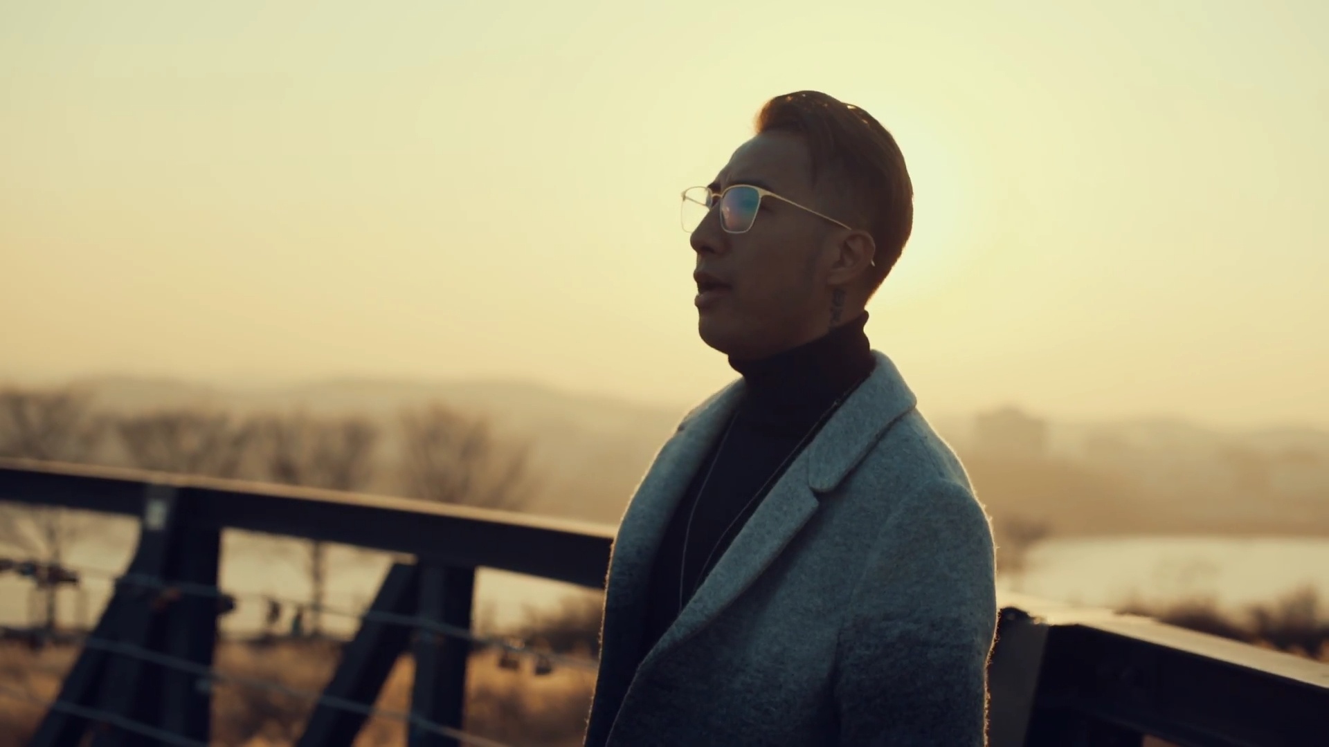 Only C, Lou Hoàng ra MV ảnh 2 Only C, Lou Hoang ra MV anh 2