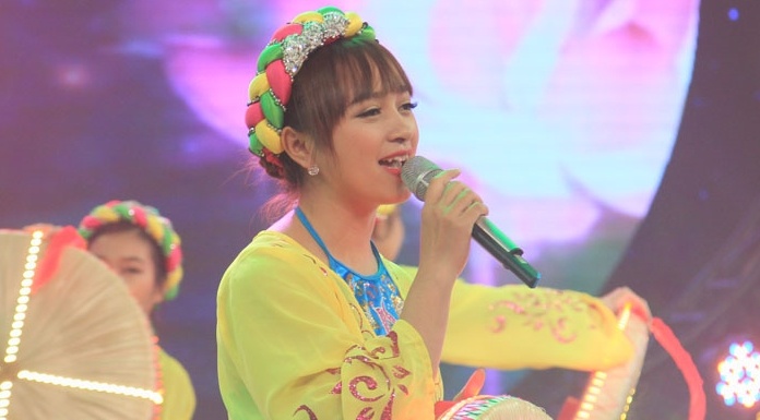 Hot girl quan ho duoc Toc Tien vi la 'hang quy hiem' trong showbiz hinh anh