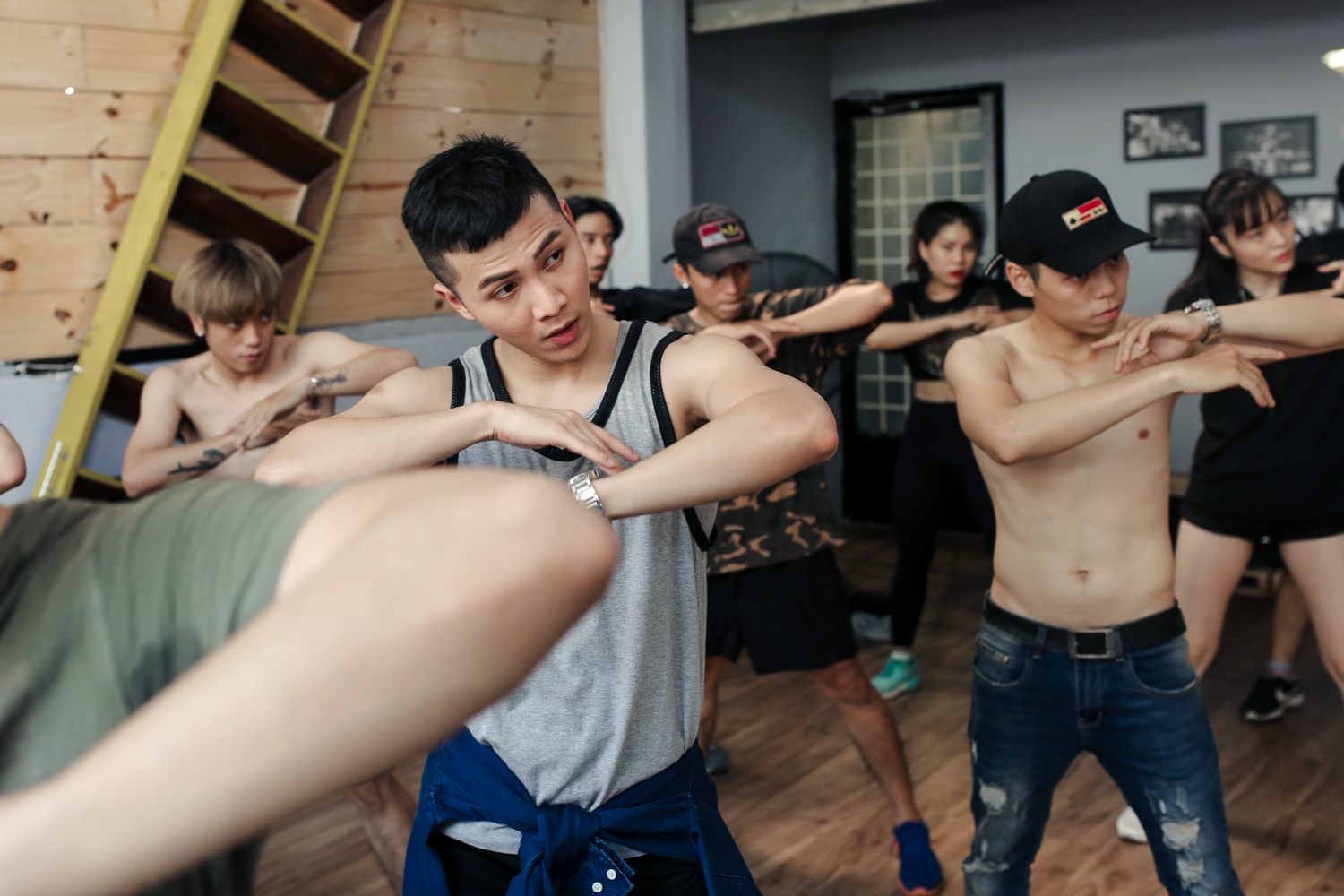 Lam Vinh Hai cham mat vo cu anh 6